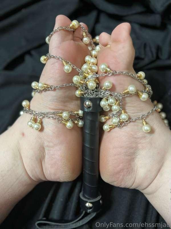 Fuck diamonds. Pearls are this girl’s best friend.