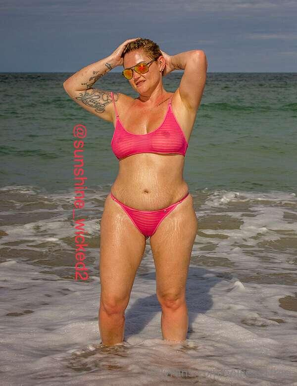 holliess1free image #0