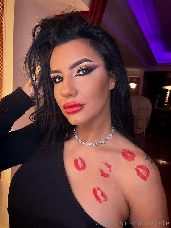 Was it you that left all those kisses on my shoulder?