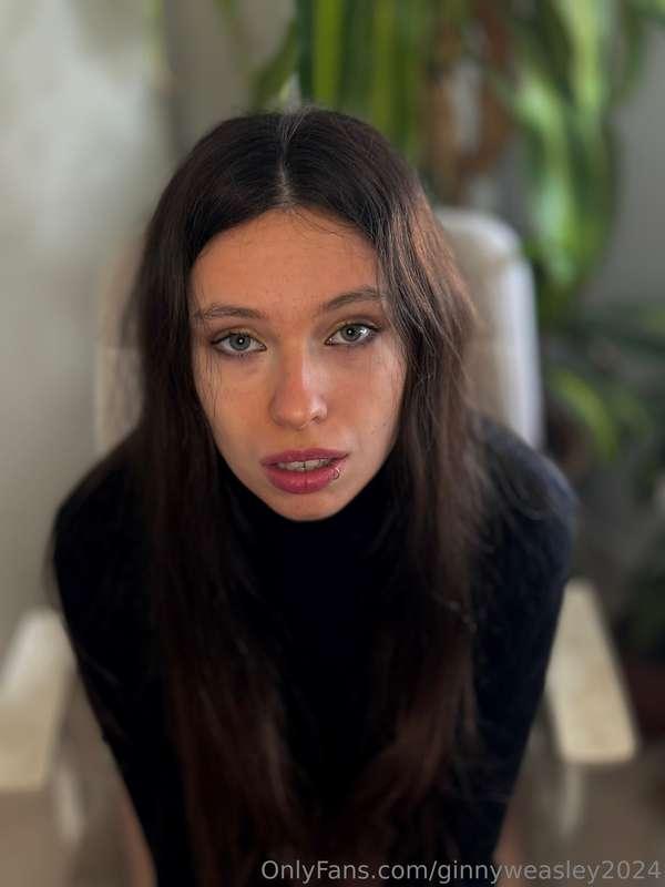 Maybe I can be submissive for you... how strong are you?