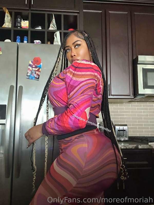 Looking for my snack, but I rather your 🍆