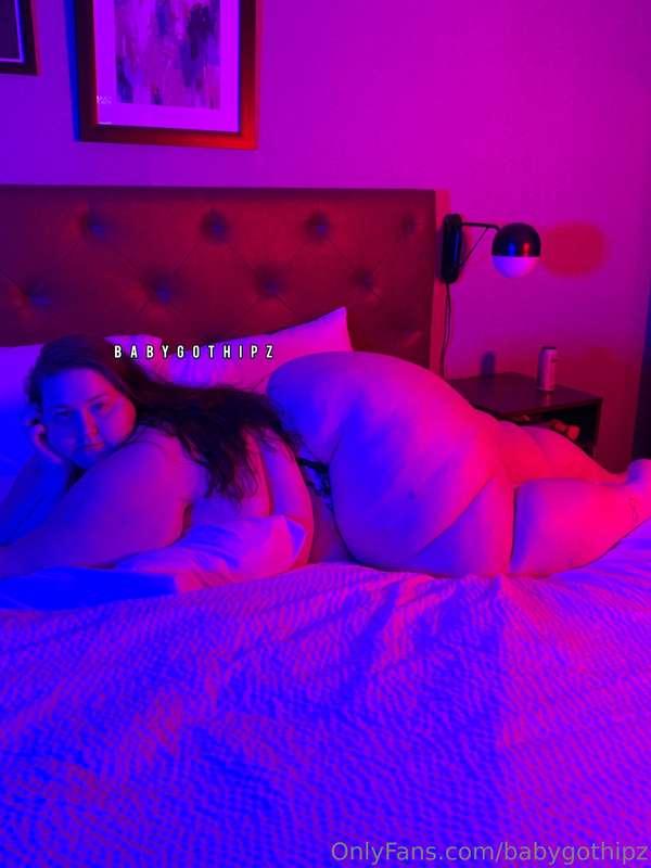 Seductive Saturday 💙✨🌸  • My body is a temple, it deserves t..