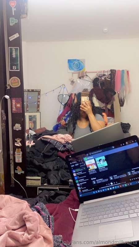 cleaning out my walk in closet and I have so many clothes I ..