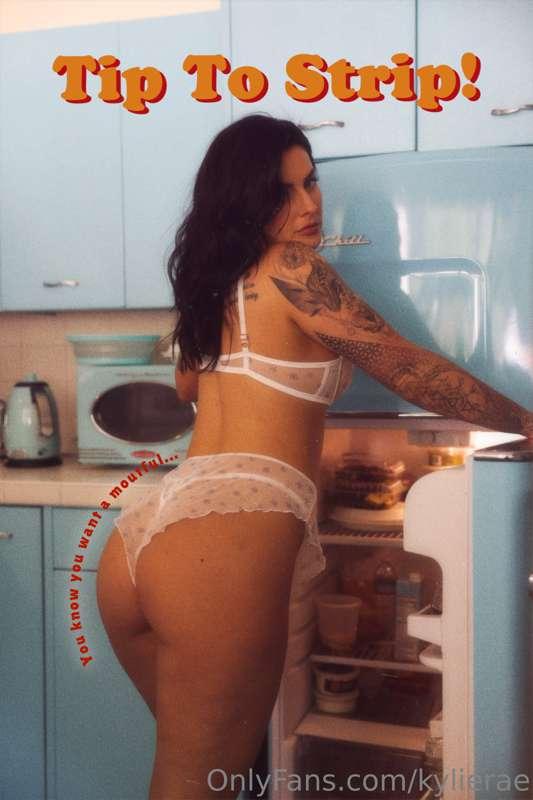 *You ready to make a mess in the kitchen babe?…start tipping..