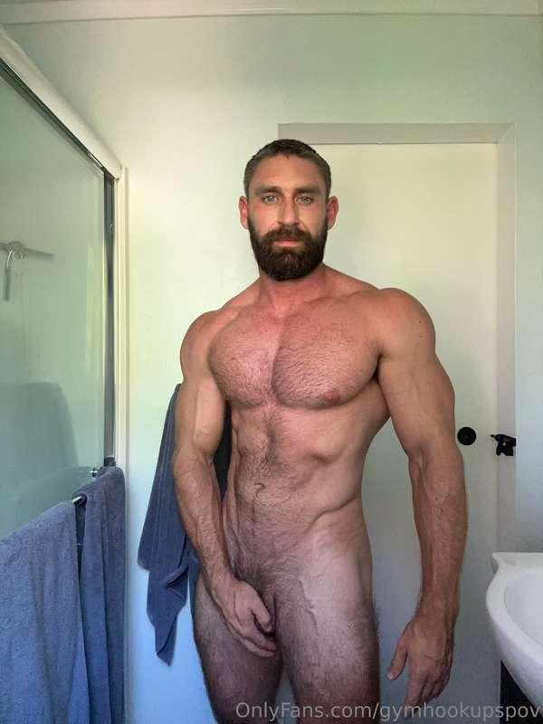 Watch me cum and rub it into my hairy body 😏