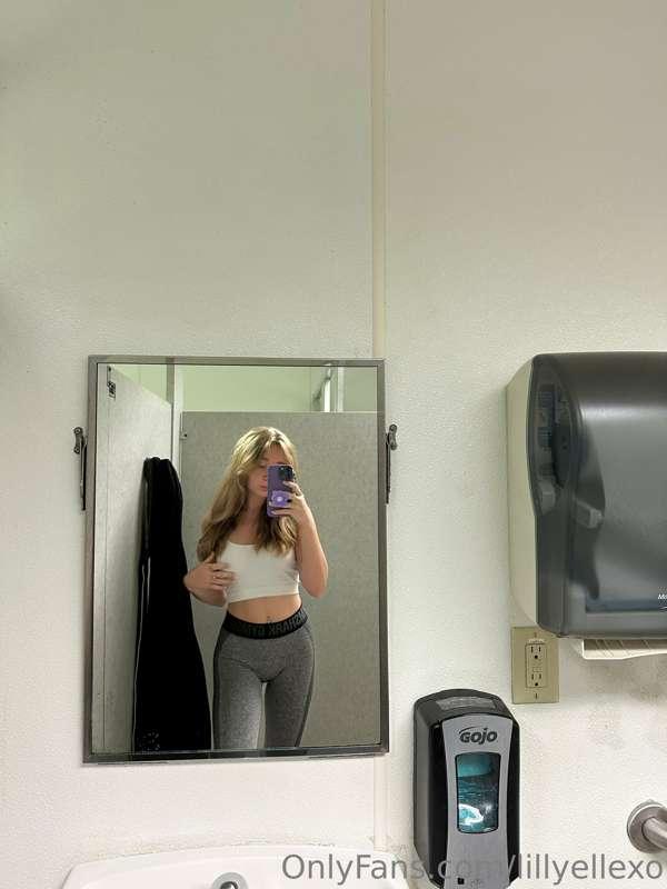 Gas station bathroom pics! Also will be answering all messag..