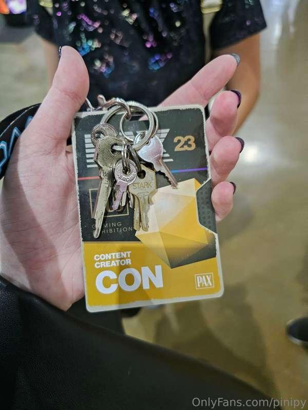 Keyholding for so many people while I walk around pax in my ..