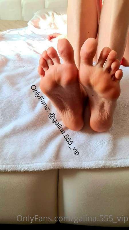 Hallelujah! Here is a gift from me – a 20 sexy sock-strip ph..