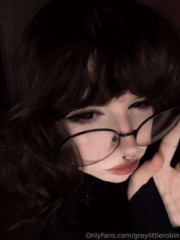 judging in a menacing way  (੭ ˊ^ˋ)੭ ♡