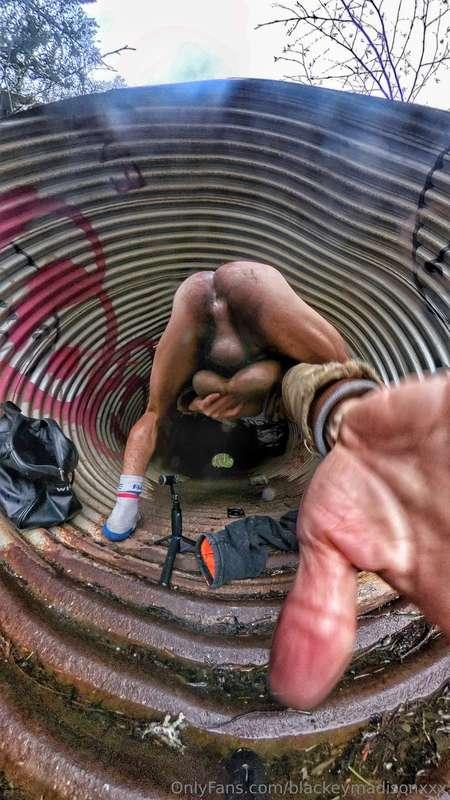 Grabbin ur head and smashing it into my asshole. Breathe it ..