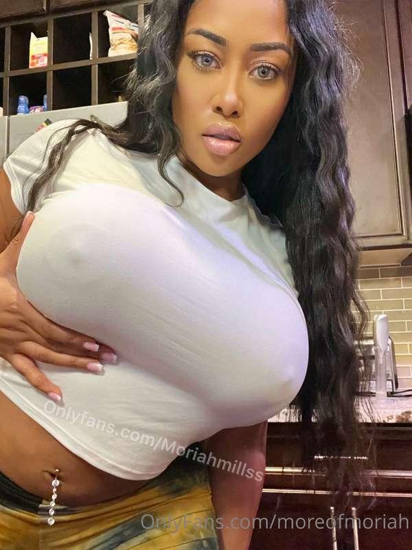 I can't tell if this is sexy or not. Please let me know 🤭 👇👇..