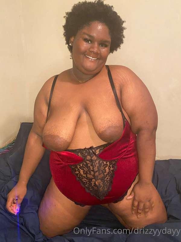 Are you drooling over these tits?👅