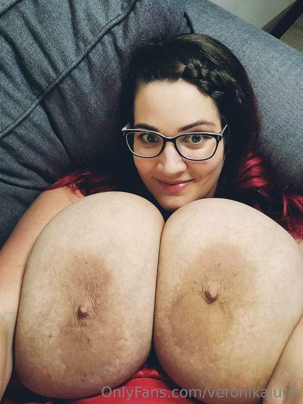 ❤️ February is the month of love. Because I love you all Feb..