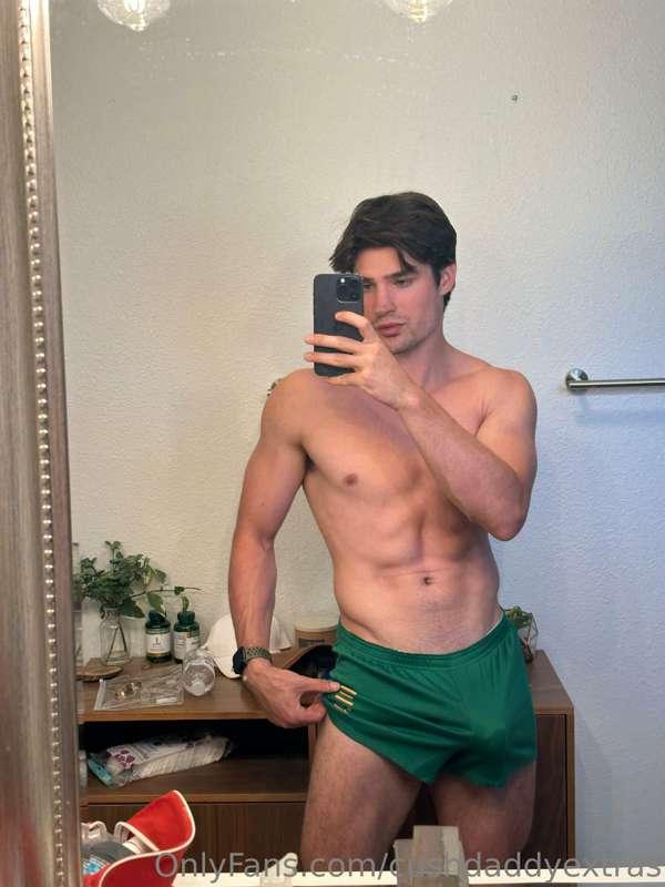 Turned off my tip to talk!! I just sent some of you somethin..