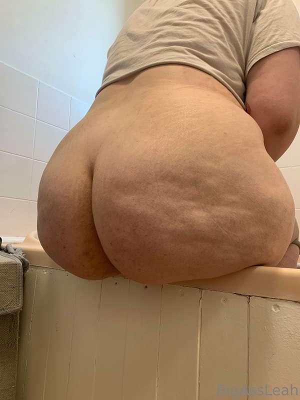 bigassleah image #2