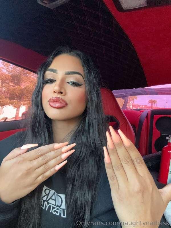Oh, here's my nails from the video I sent