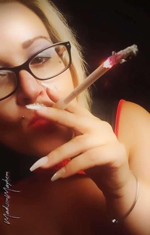 That ash tho 🚬🎀🖤🎀🚬