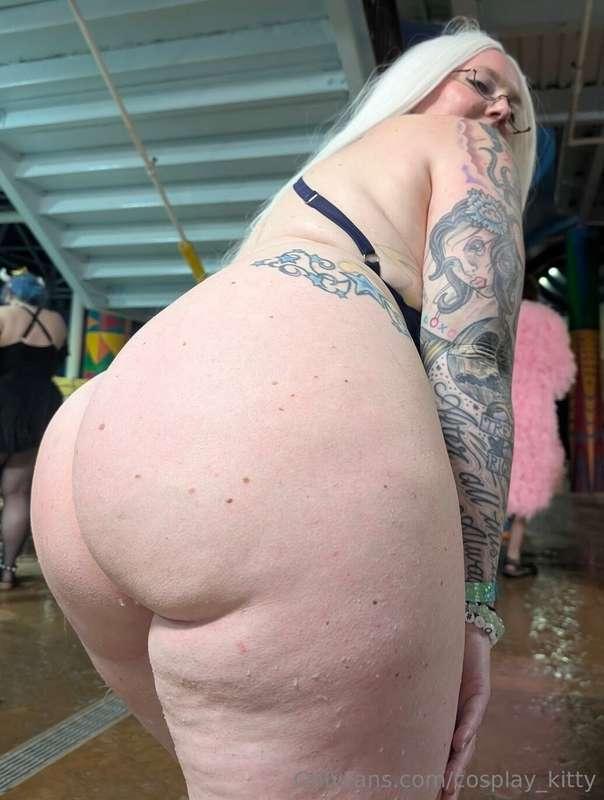 Granny Seiko at the comicon pool party last night. 