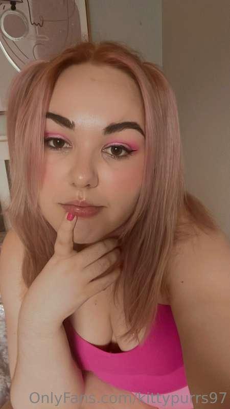 mmm, she a devil, she a bad little bitch, she a rebel