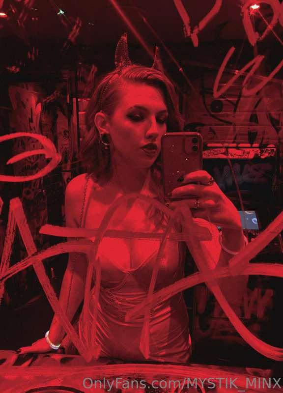 a little late, but heres my halloween costume 😈