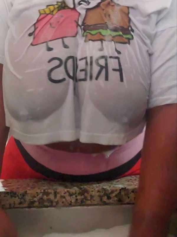 I got all wet doing dishes 😩💦