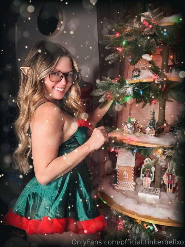 Santa’s Helper ❤️🎄💚8 Lingerie Photos 🎄6 nudes ❤️ 3 Tiktok tr..