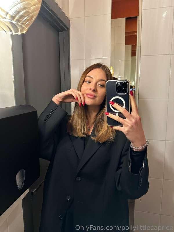 Mirror Magic: Reflecting Happiness and Confidence! ✨👀 Today,..