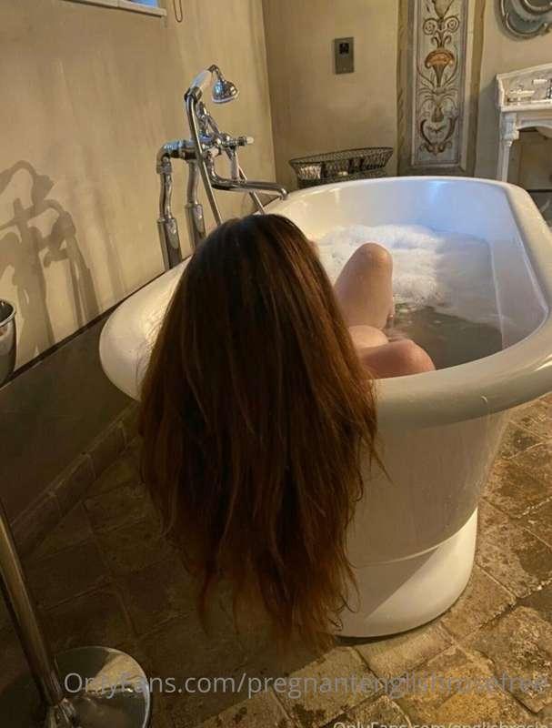 See your inbox for me preggo in the bath :)
