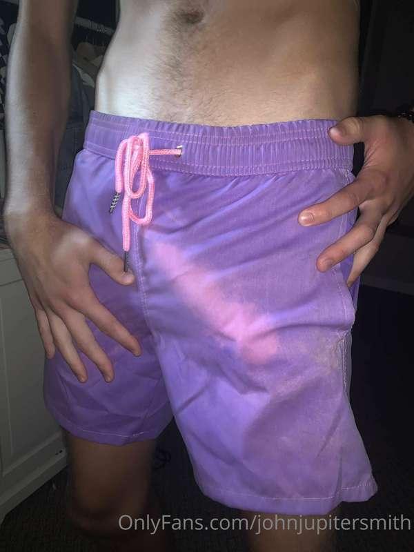 Wore my colour changing bathing suit to the beach to show of..