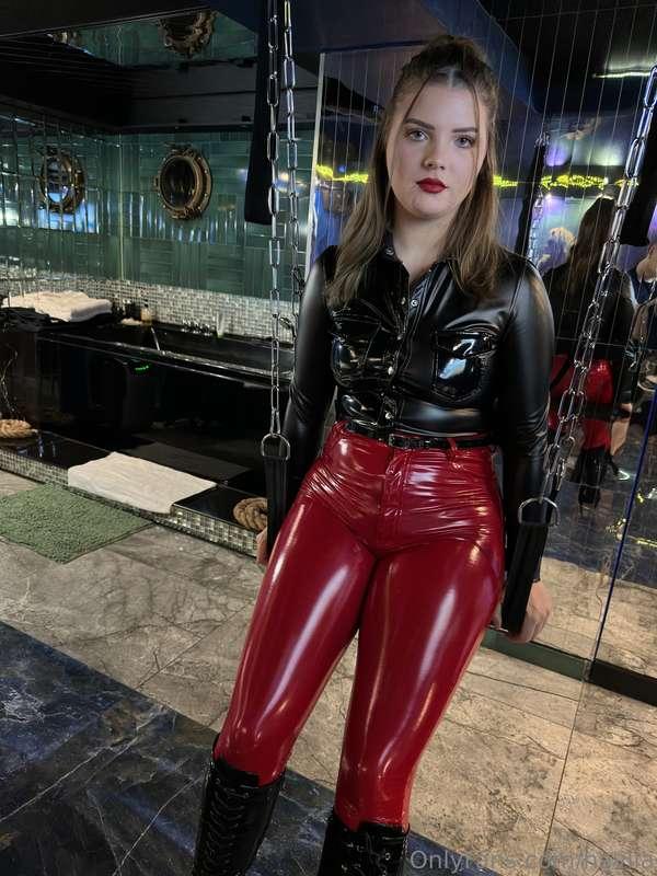 Photos from Session in Dungeon 🔥😈 // I did around 700 photos..