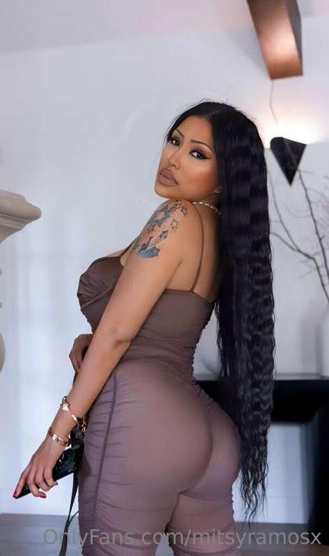 Do you guys wanna see me go live? If so, what should I call ..