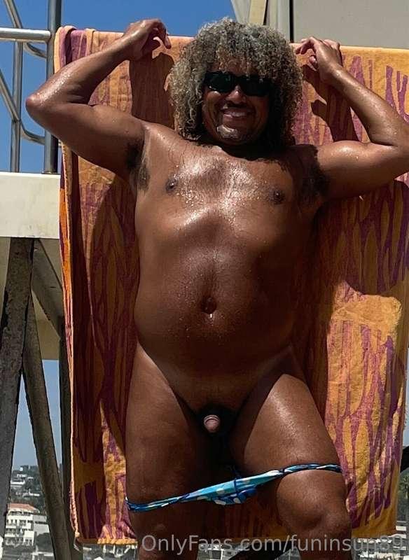 Love to take nudes and share them with my fans!