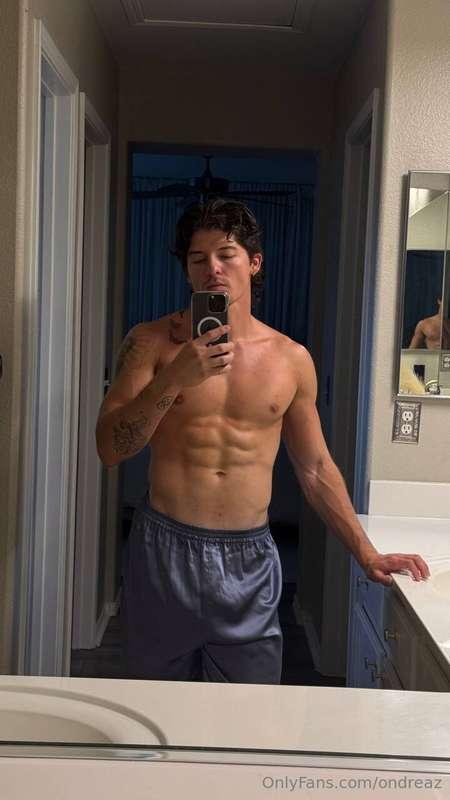 Be real what would you do if you walked in right now? 😏