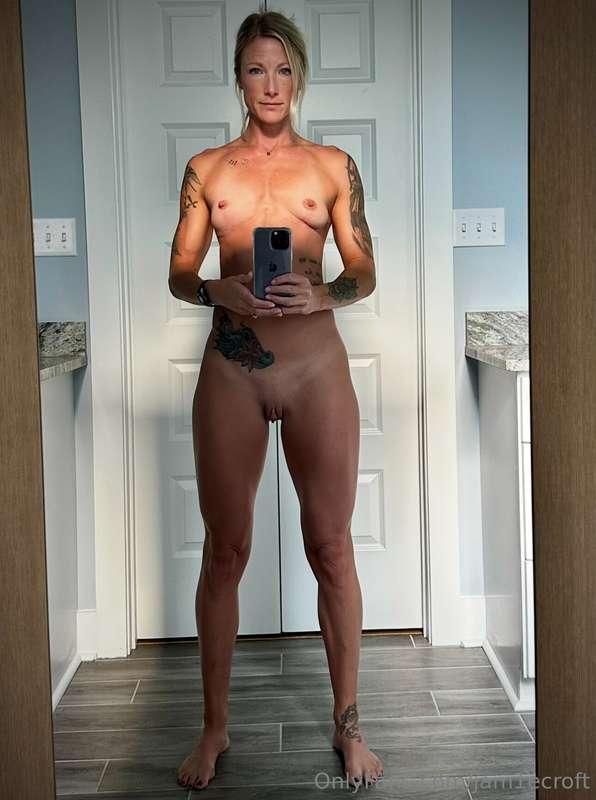 Hope your wife or GF doesn’t find out I send you nudes while..