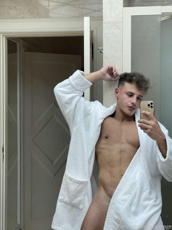 Tonight I'm tired 🥱  I just need someone to put my 🍆 warmly ..