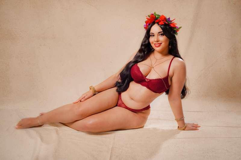 𝗛𝗲𝗿𝗲 𝘆𝗼𝘂 𝗮𝗿𝗲 🥰 
If you love curvy, big booty and sexy cosplay you're in the right place. 😏😋 You can follow me for Free or select a tiers to have access to discount, explicit, NFSW content &amp; so much more 🔞 !

As always, tips are optional but deeply appreciated. Do not forget to like &amp; comment 🫶🏼 ( It keeps me motivating &amp; it helps me a lot ) (*ᴗ͈ˬᴗ͈)ꕤ*.ﾟ

💖❤️💛 I love you so much, thanks for your support 💖❤️💛