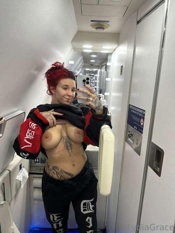 airplane tittieess