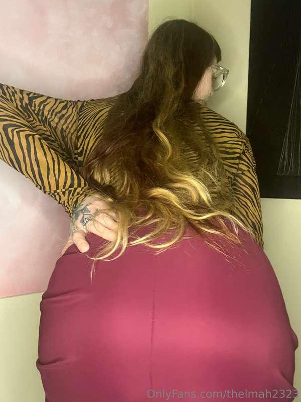 Looking for a cute face to sit on 😌