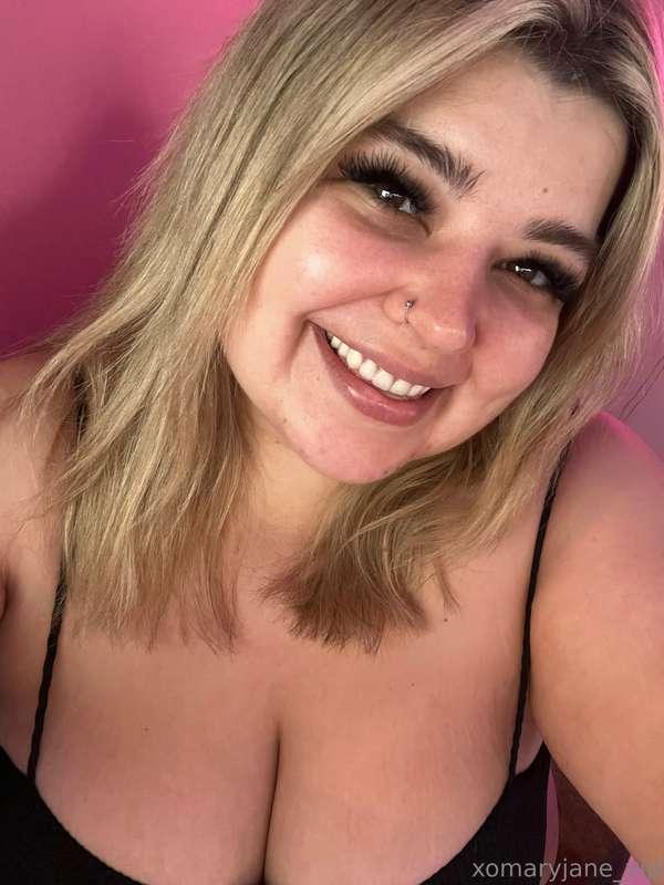 All smiles for my amazing VIP fans.❤️ thank you for sticking..