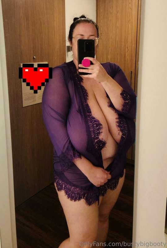 Feeling very MILFy in my robe 💜