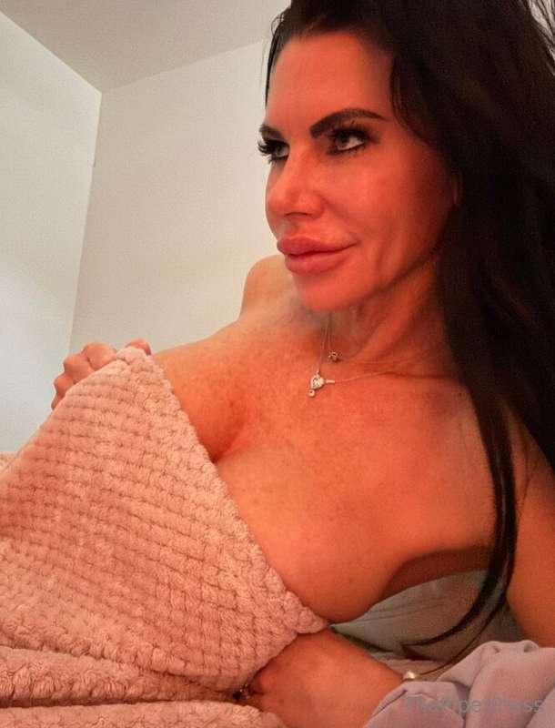 Waiting to see if you're gonna be a good boy for me 😏