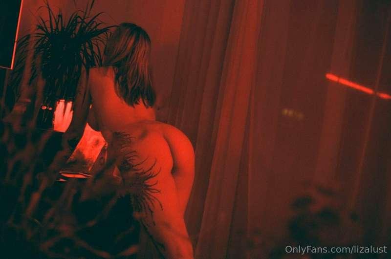 I cleaned your room so you can fuck anywhere😈😈😈