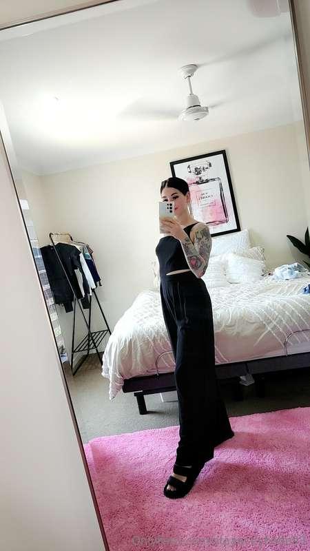 Anyone wanna play boyfriend + girlfriend I'm bored, pluuuus ..