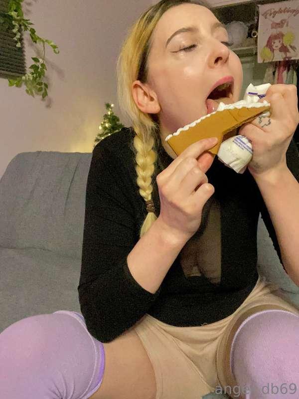 Tryna make sure it gets in my mouth 😋