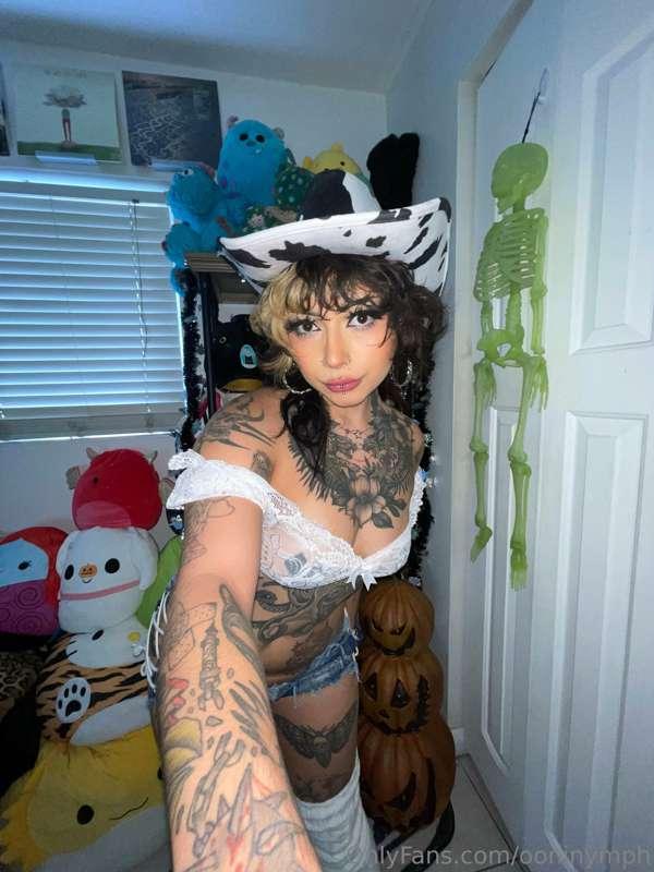 Unlock for a NEW Halloween solo scene!! 

Watch as I strip d..