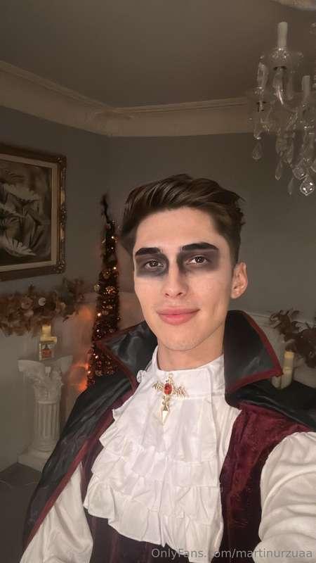 Tip me $30 to watch me jerk in my Halloween costume 😈💦 (this..