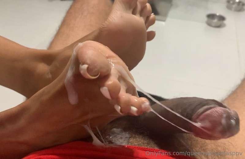 “Toe Spreading Couch Toejob”

Happy Saturday! 

New 5 minute..