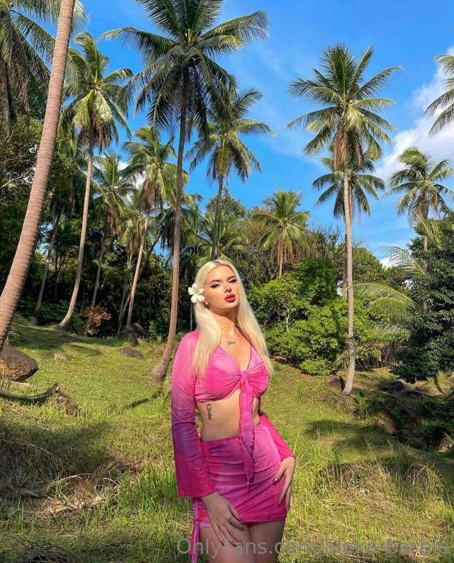 What's your favorite outdoor activity? 🌞🏞️ I adore spending ..