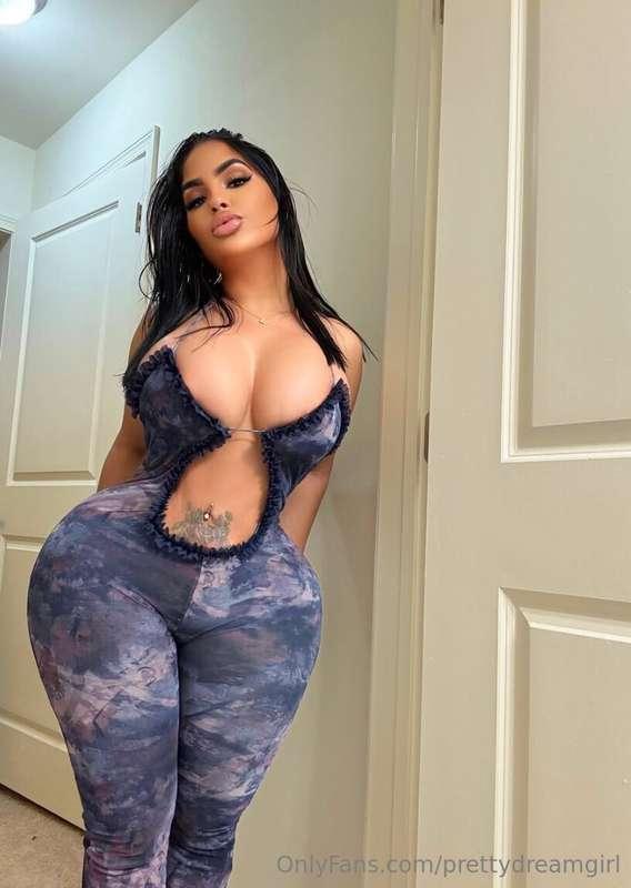 Describe my attire, I'm curious about what you'll say! 😈🤤