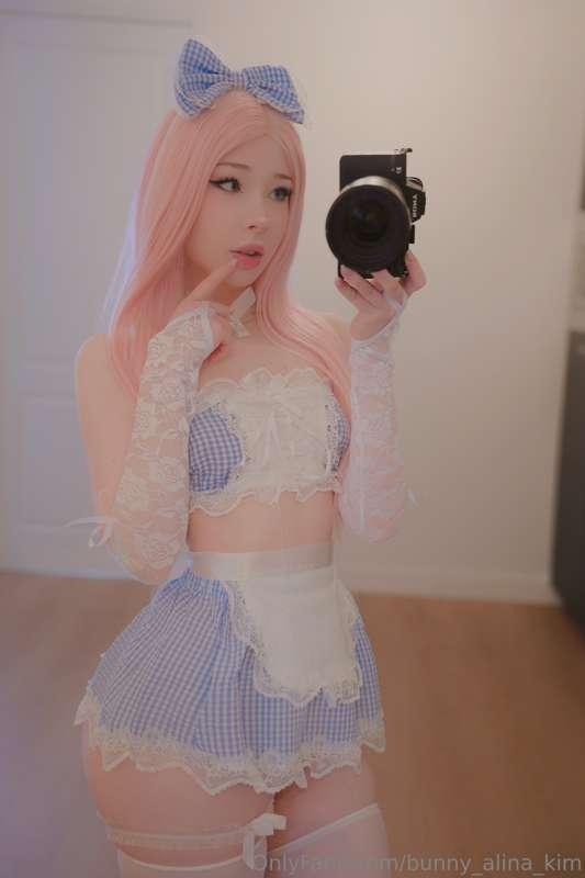 no skirt on 🤭 would u bend me over?